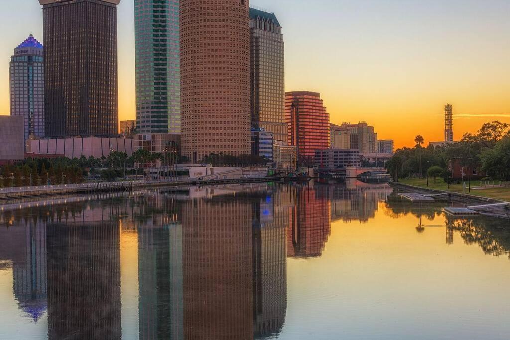 Chic Bungalow Apartment Steps From Armature Works & Downtown Riverwalk Tampa Kültér fotó