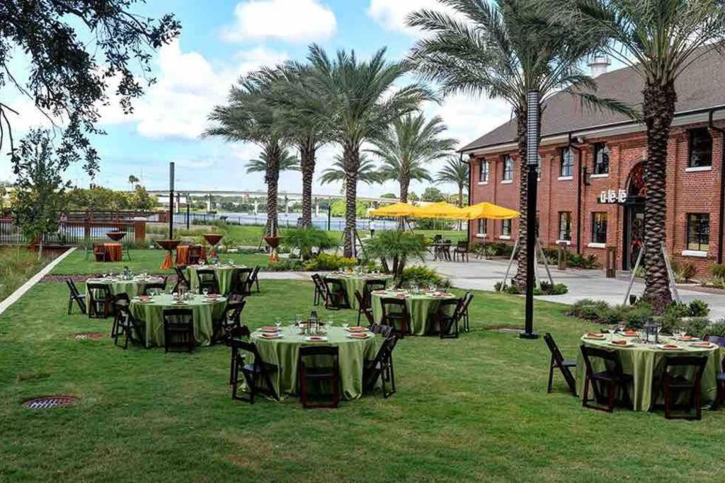 Chic Bungalow Apartment Steps From Armature Works & Downtown Riverwalk Tampa Kültér fotó