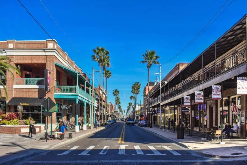 Chic Bungalow Apartment Steps From Armature Works & Downtown Riverwalk Tampa Kültér fotó