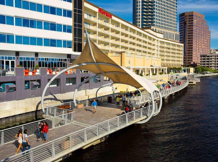 Chic Bungalow Apartment Steps From Armature Works & Downtown Riverwalk Tampa Kültér fotó